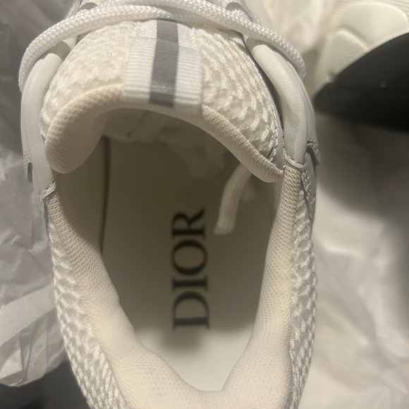 these are a size 7 in men dior sneakers i ordered them from neiman marcus. white - Picture 7 of 7